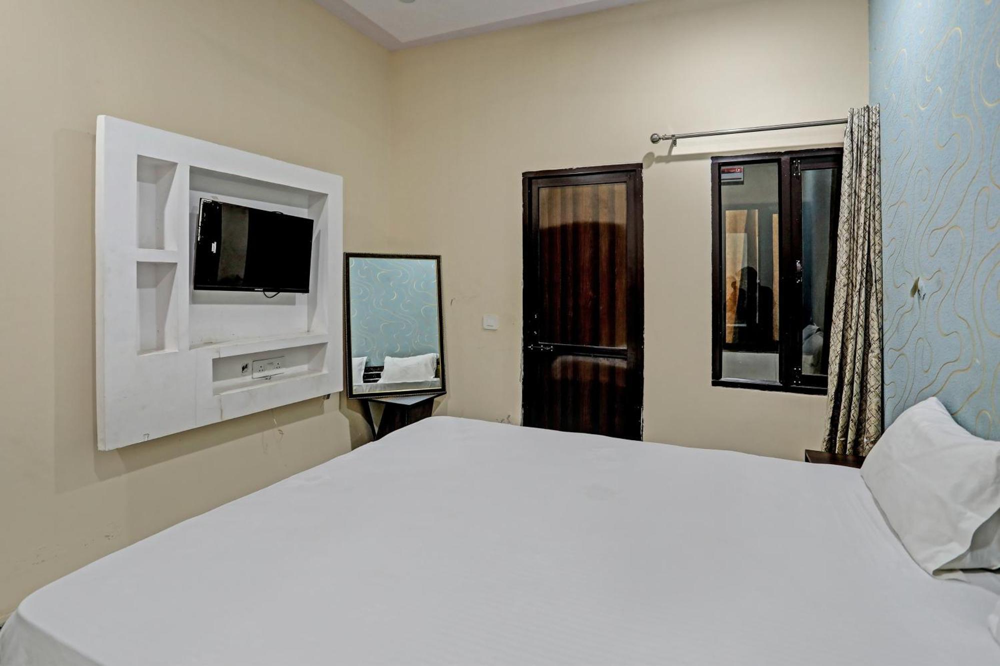Dream Lounge Hotel Jalandhar Buitenkant foto