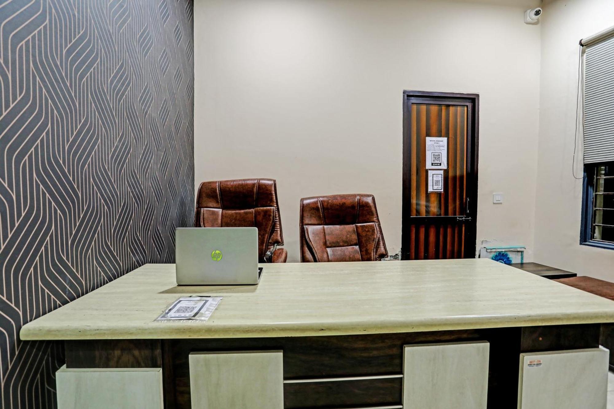 Dream Lounge Hotel Jalandhar Buitenkant foto