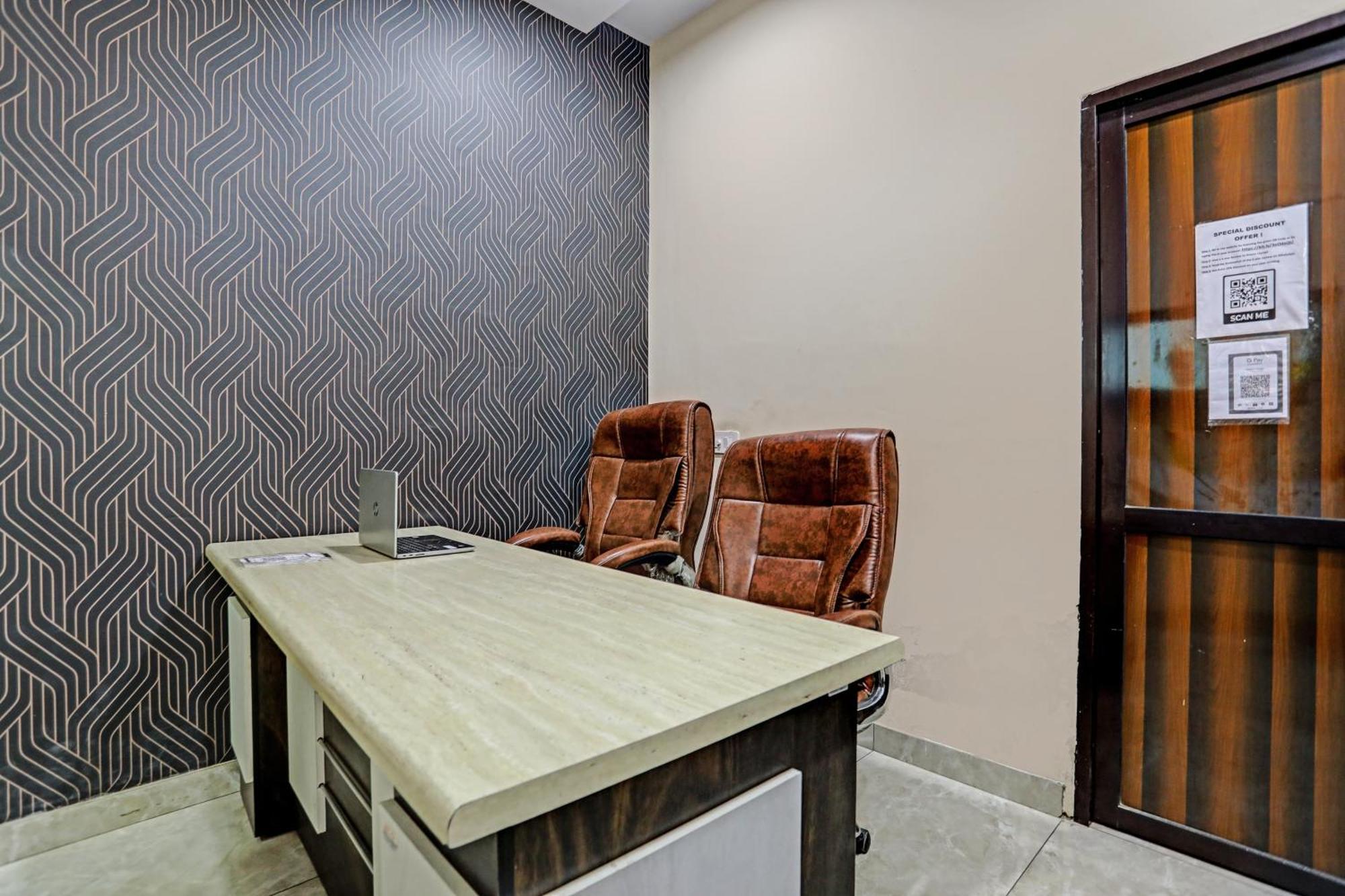 Dream Lounge Hotel Jalandhar Buitenkant foto
