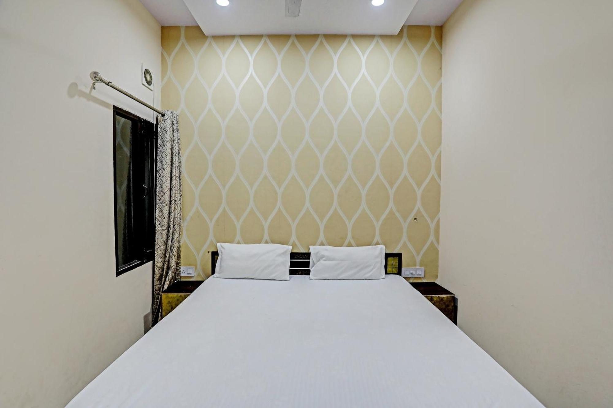 Dream Lounge Hotel Jalandhar Buitenkant foto