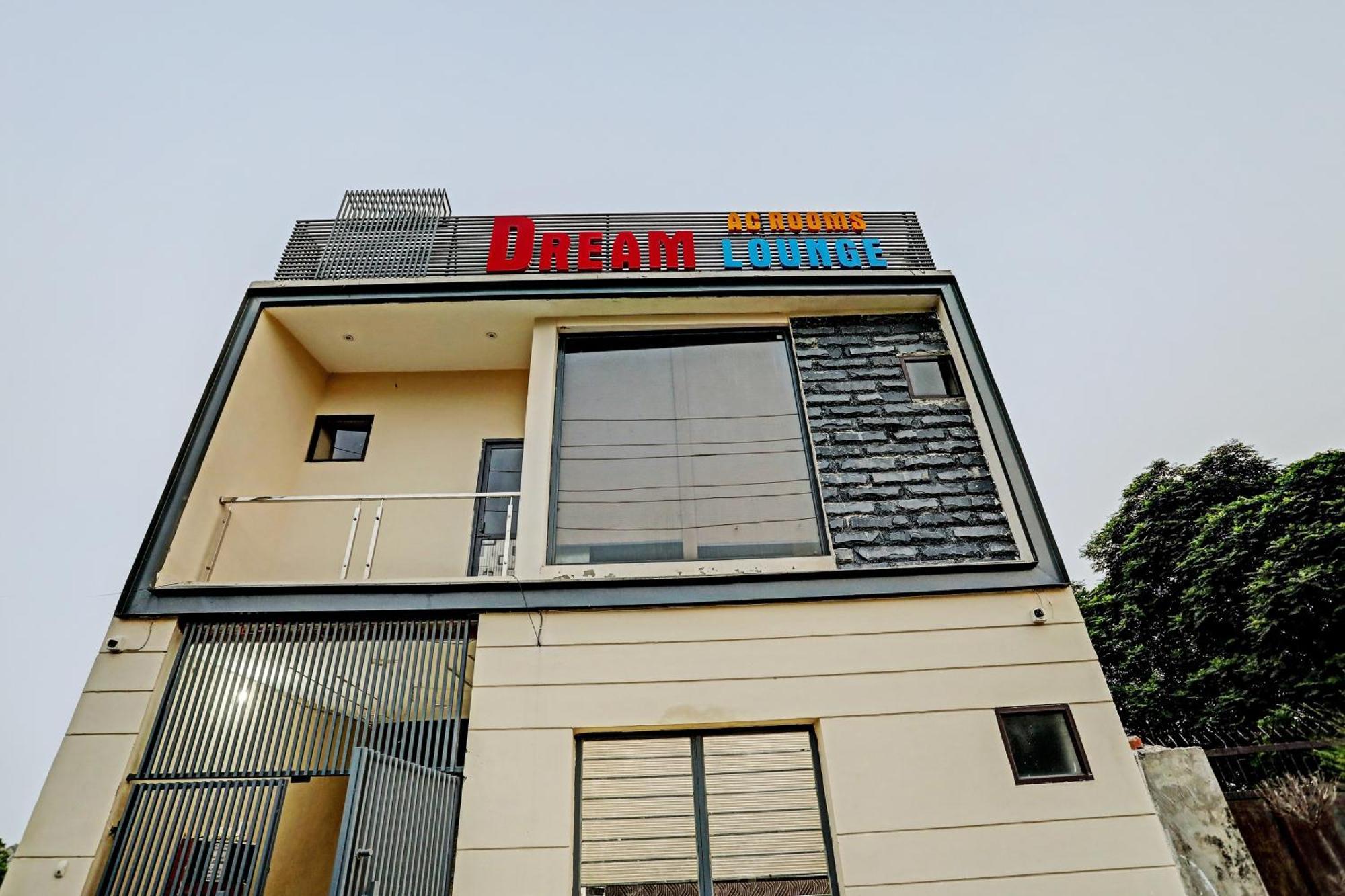 Dream Lounge Hotel Jalandhar Buitenkant foto